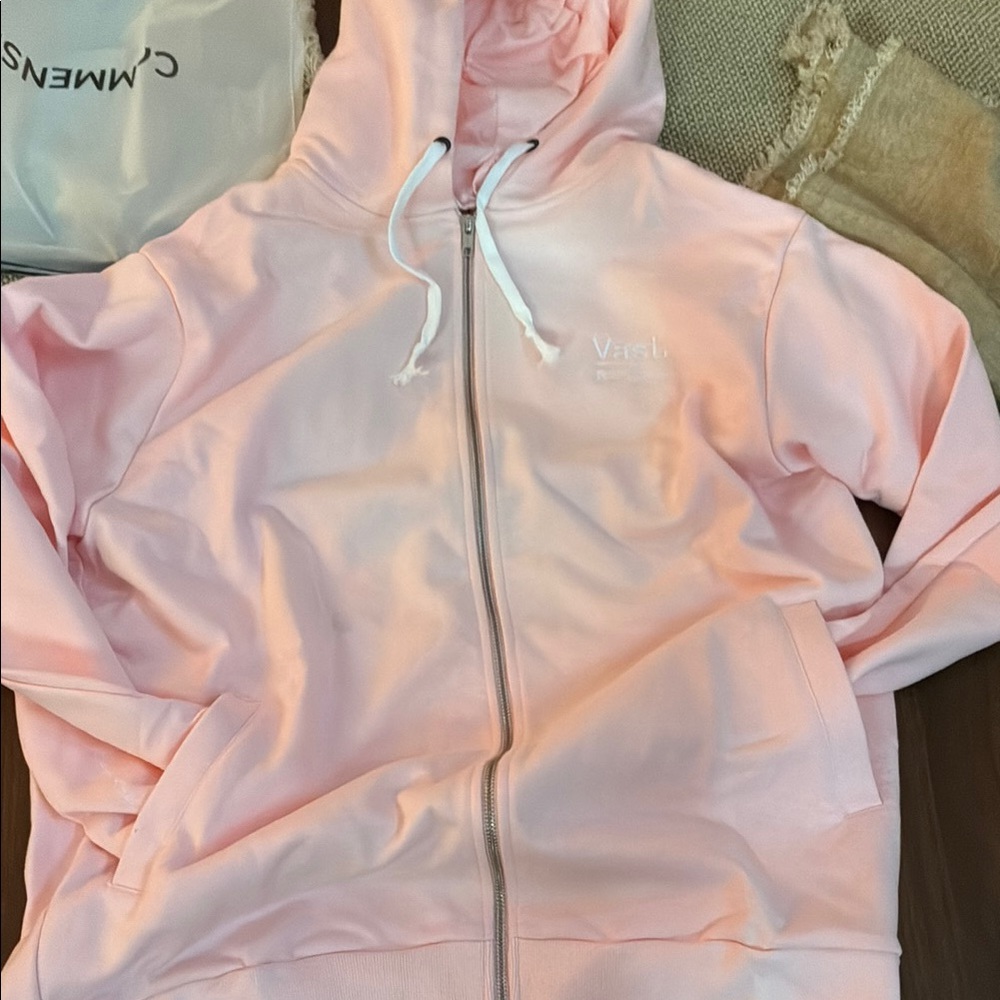 Vastlife  Pink Hoodie for Men. New.  XL.
